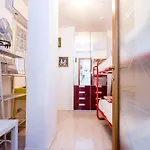 Апартаменты Joivy Bright 2-bedroom Flat With Terrace Near The