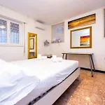 Joivy Bright 2-bedroom Flat With Terrace Near The