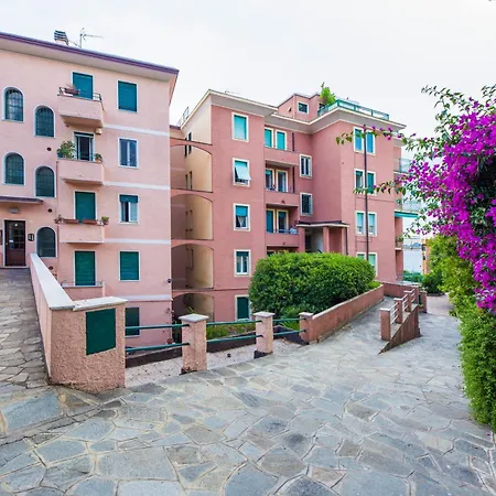 Апартаменты Joivy Bright 2-bedroom Flat With Terrace Near The *