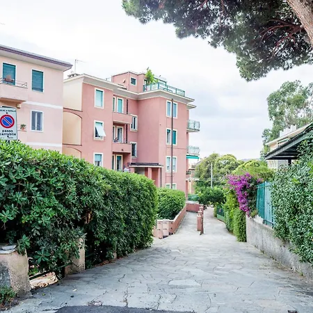 Joivy Bright 2-bedroom Flat With Terrace Near The ラッパロ