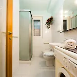 Apartamento Joivy Bright 2-bedroom Flat With Terrace Near The Rapallo