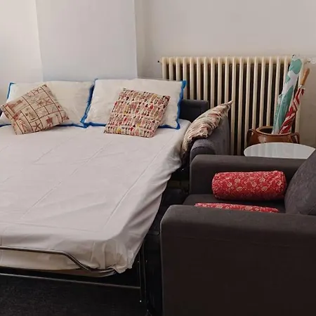 Apartment Joivy Bright 2-bedroom Flat With Terrace Near The