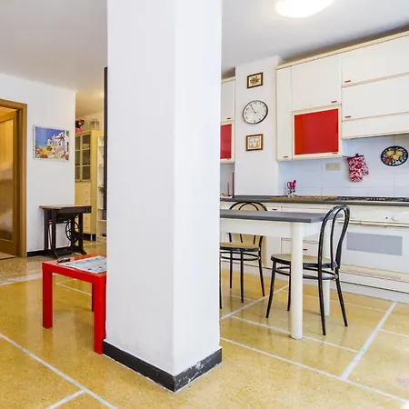 Apartment Joivy Bright 2-bedroom Flat With Terrace Near The